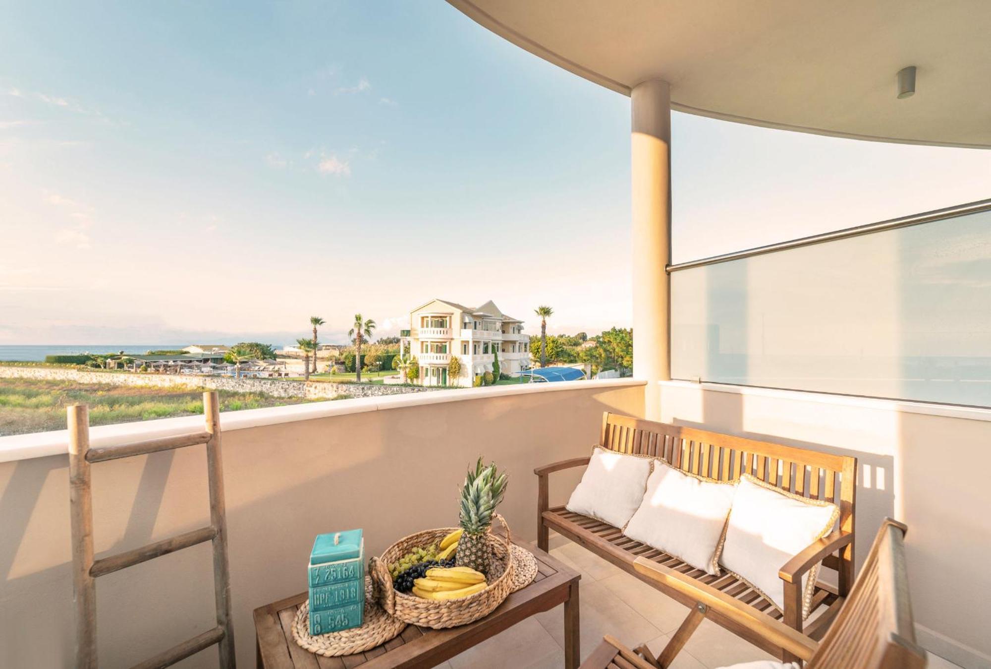 San Giovanni Beach Resort And Suites 圣爱奥尼斯米科 外观 照片