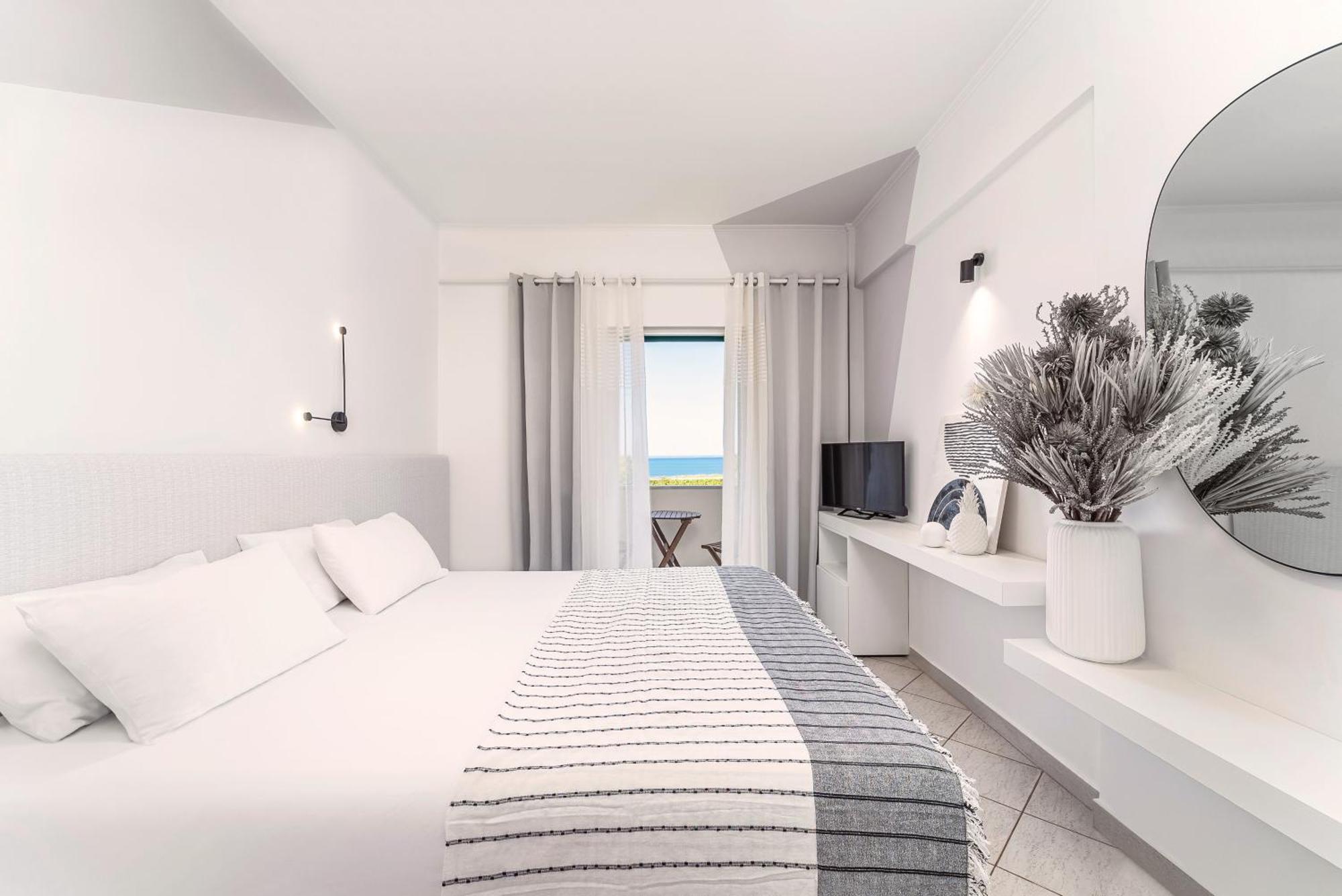 San Giovanni Beach Resort And Suites 圣爱奥尼斯米科 客房 照片